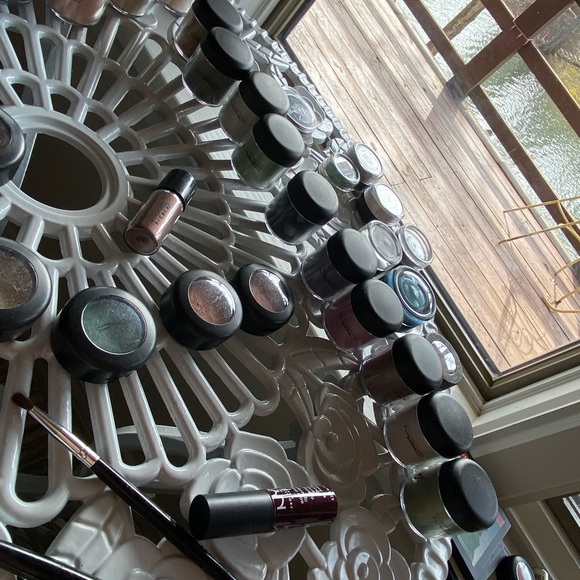 22 Mac Pigments 80-99% full, 7 eyeshadows w extras - Picture 3 of 4